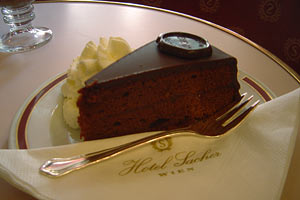 Фирменный торт Sacher. Фото upload.wikimedia.org